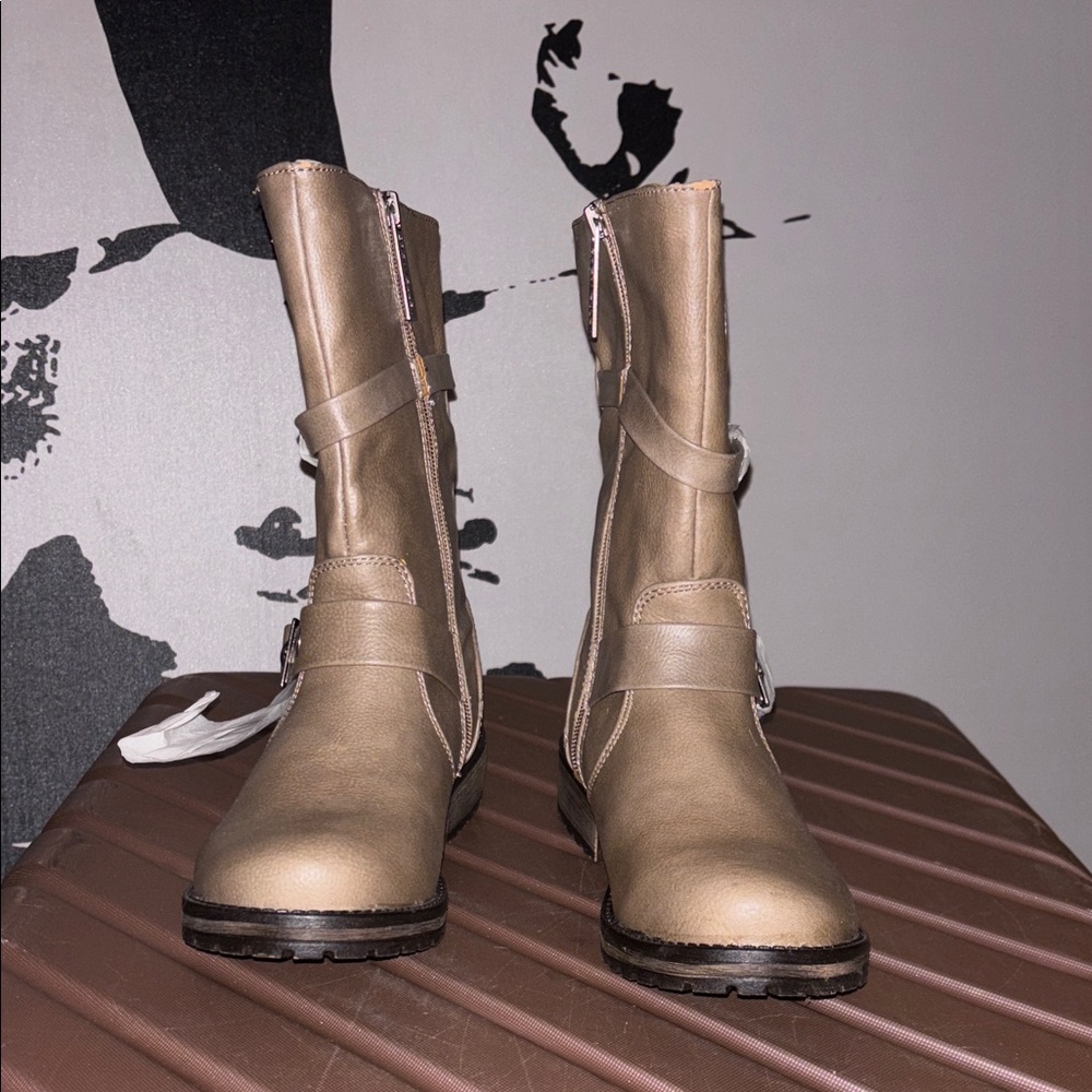 Breckelles Tan Combat Boots